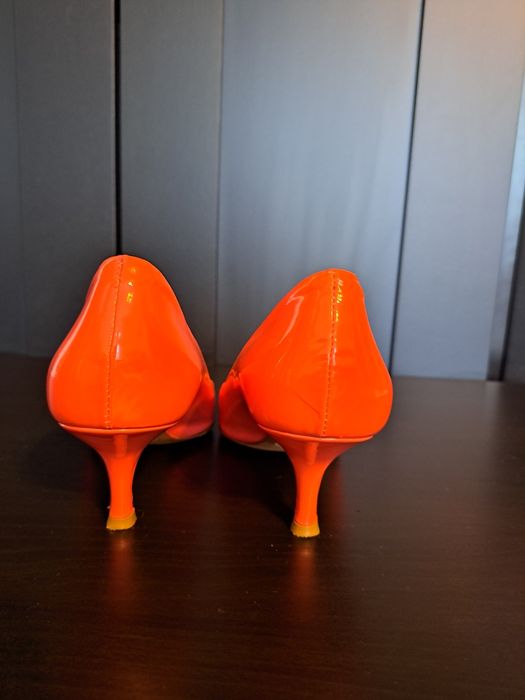 Pantofi Rococo Barroco din lac corai, toc mic elegant