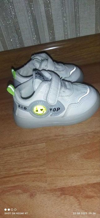 Продам детскую обувь