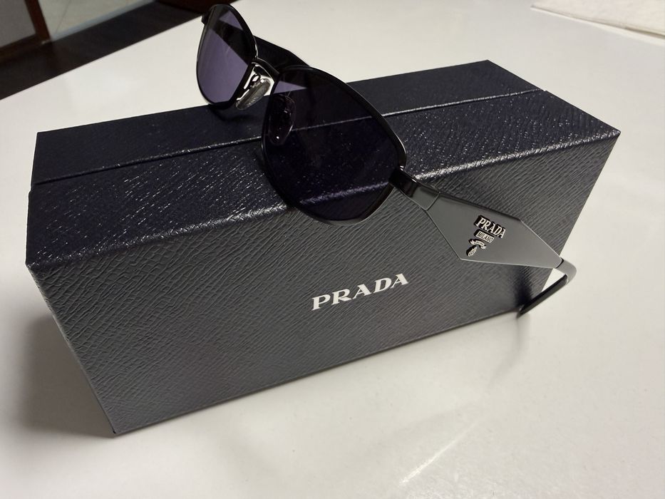 Слънчеви очила PRADA.