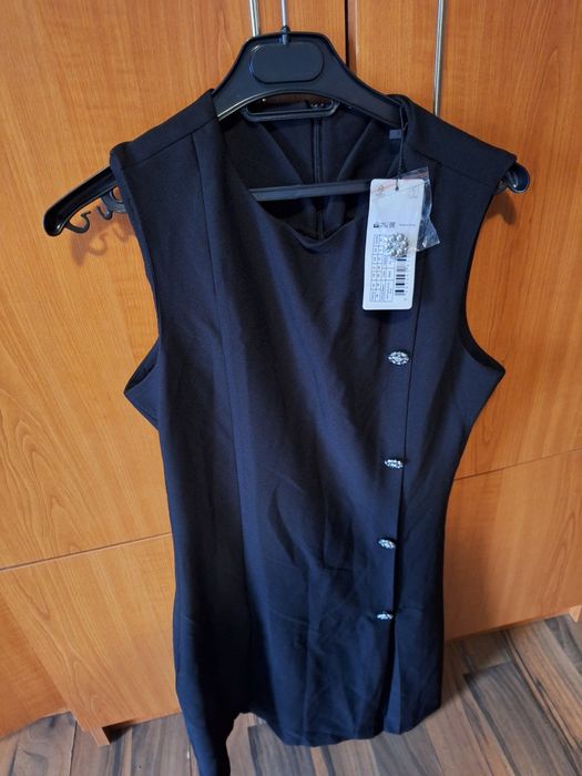 De vanzare rochita cu eticheta