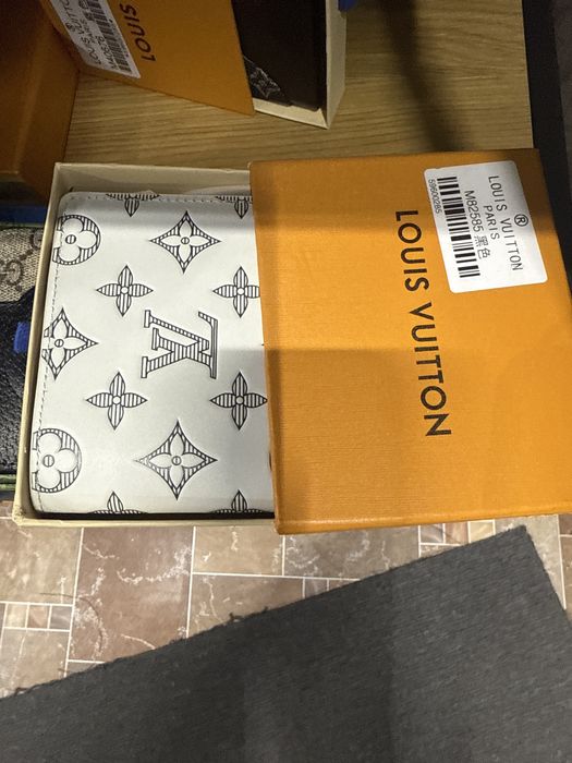 Продавам Кожен партфеил на GUCCI  и Goyard