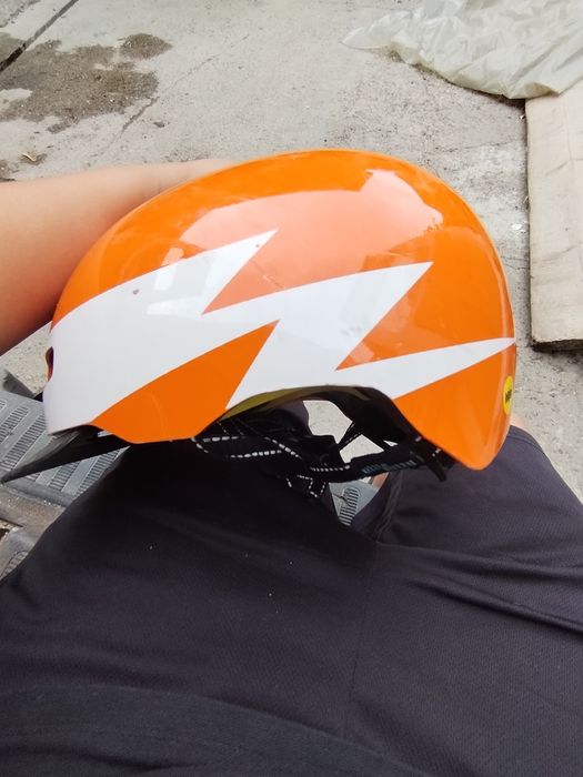 Casca pentru a merge cu bicicleta