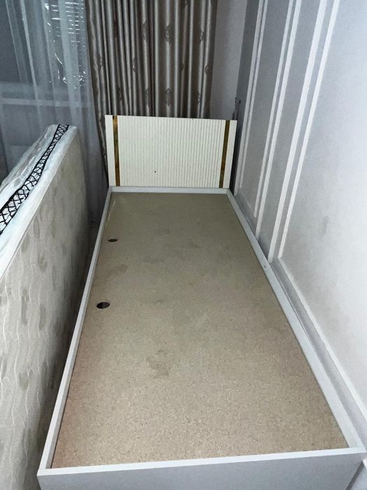 Одно спальни диван