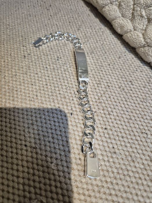 Сребърна гривна с плочка