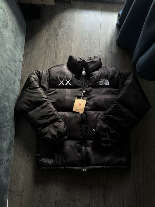 Geaca The North Face Kaws puffer noua