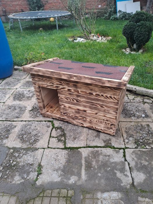 Къща за кучета...