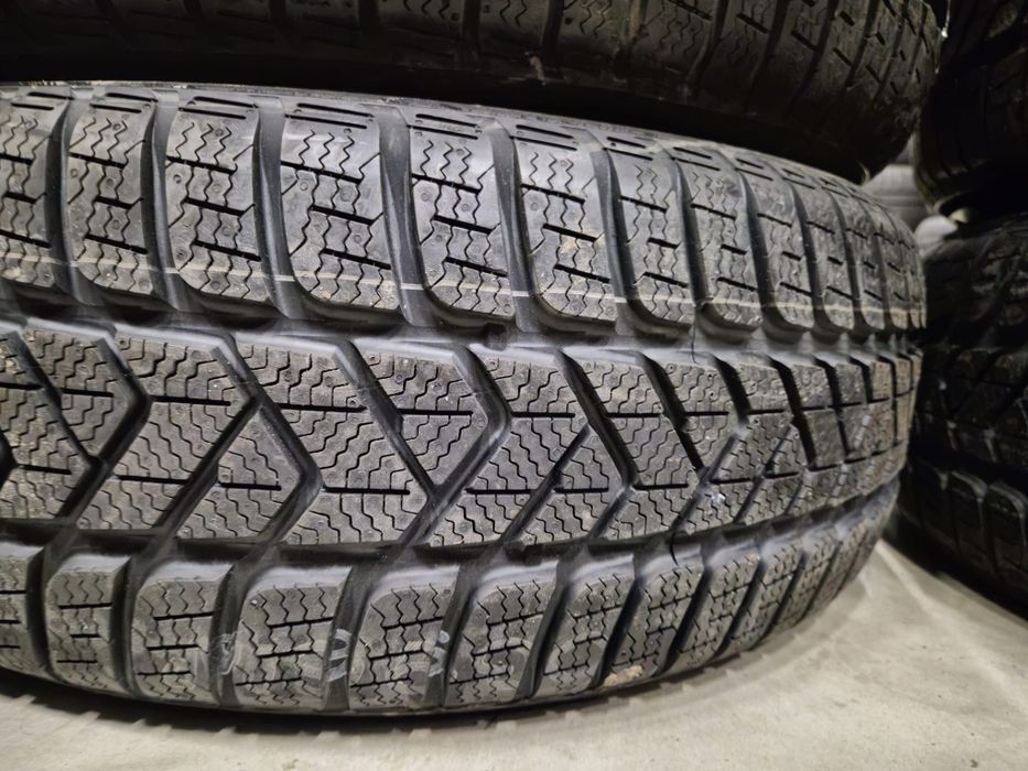 4 anvelope iarna noi Pirelli 225 60 17
