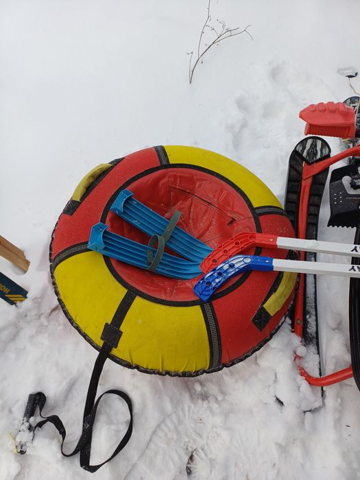 Продам лыжи, снегоход, коньки.