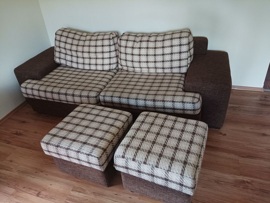 Диван и две табуретки