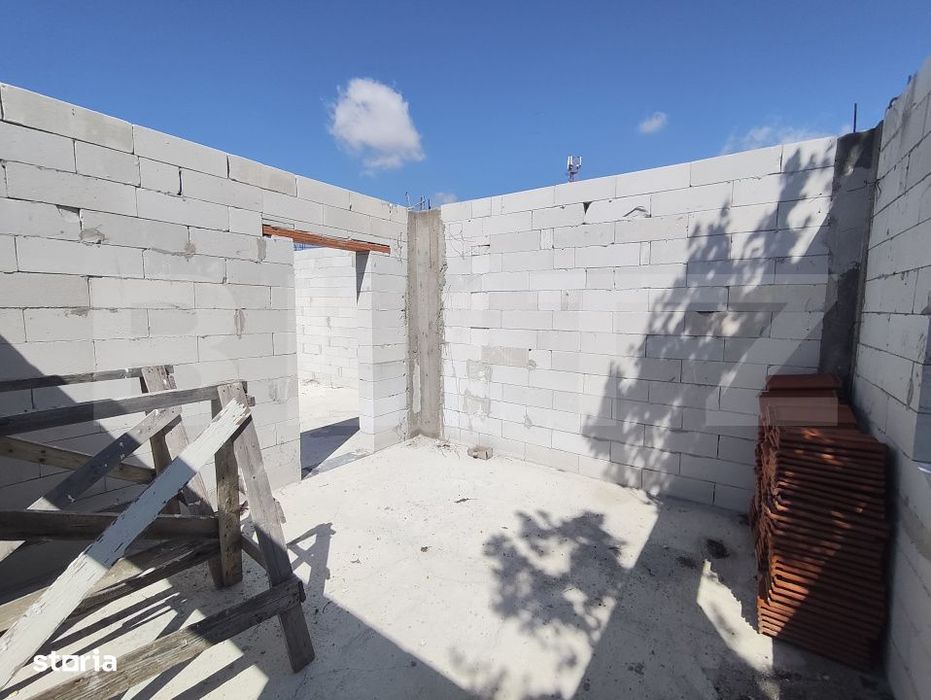 Casa de vanzare, la rosu, 3 camere, 90 mp, in Les