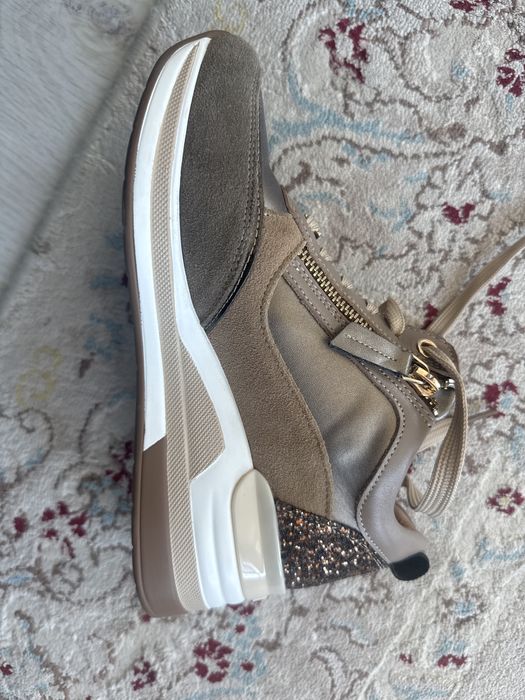 Продам кросовки