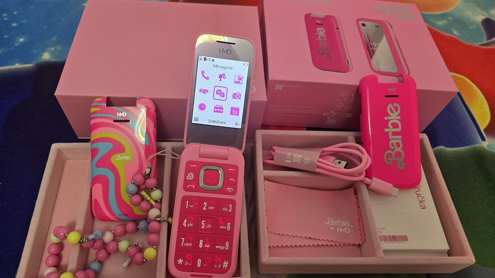 Telefon Barbie cu accesorii-aproape nou