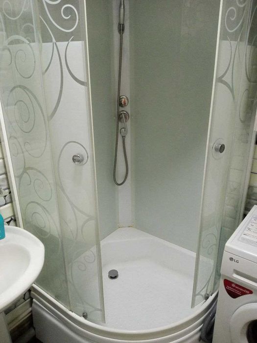 Сдаётся одна комната в двухкомнатной квартире.