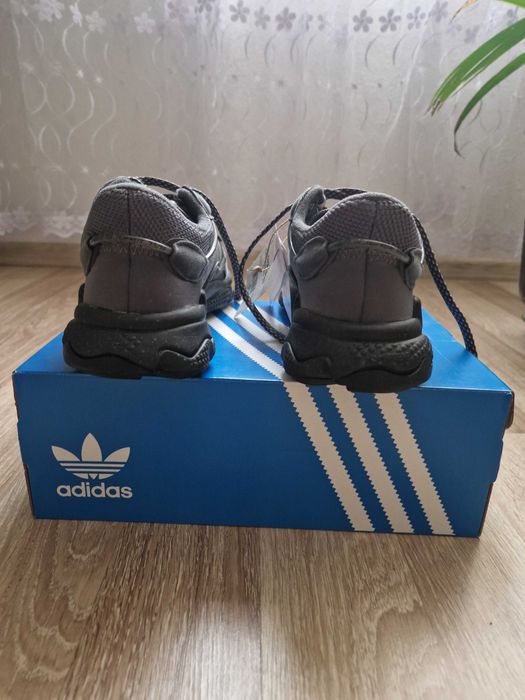 Маратонки Adidas номер 40