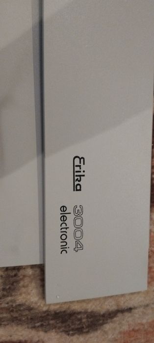 Пишеща машина почти нова . Много запазена.