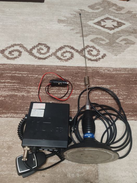 Statie cb tti cu antena .