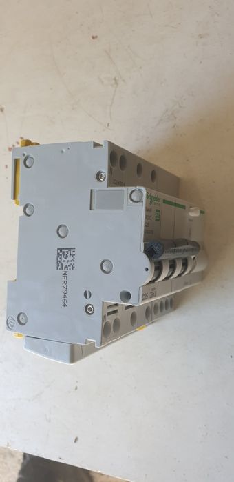 Salva Vita. Siguranta întrerupător automat diferențial Schneider RCBO
