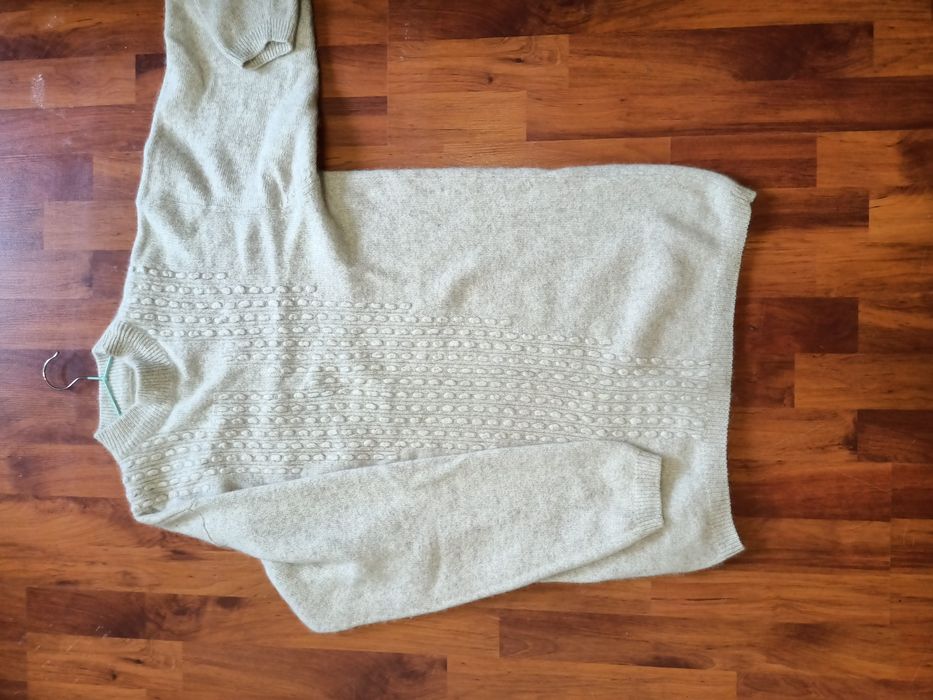 Шерстяной свитер