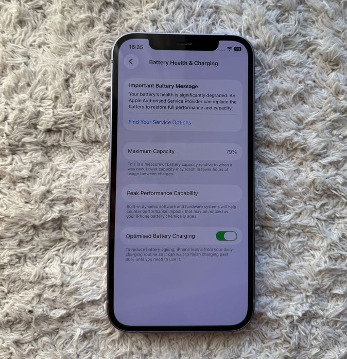 Продавам IPhone 12