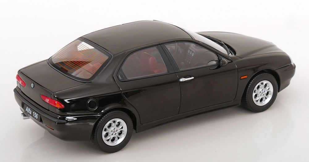 Macheta auto Alfa Romeo 156 1998 negru 1:18 Triple 9
