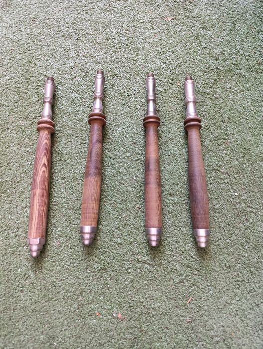 Picioare din oțel și teflon.100 lei