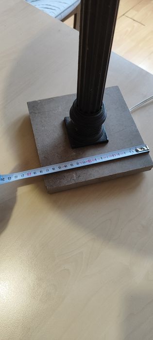 Ретро лампа с подставка от камък