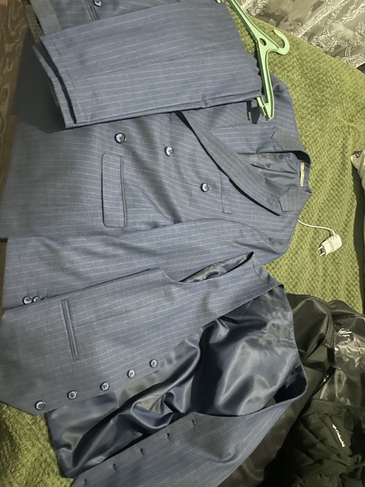 Продам костюм 3 ка