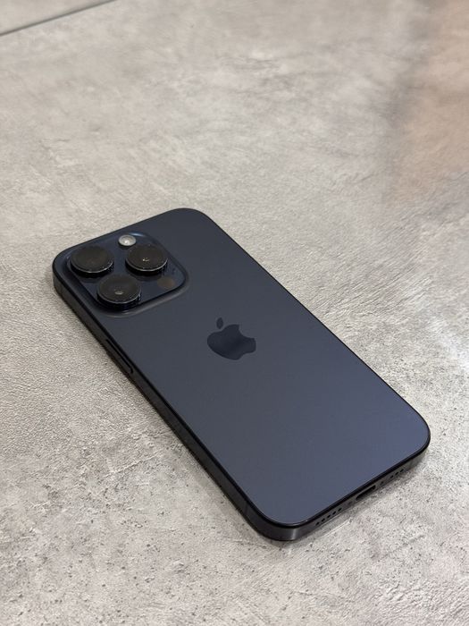 iPhone 15 pro blue