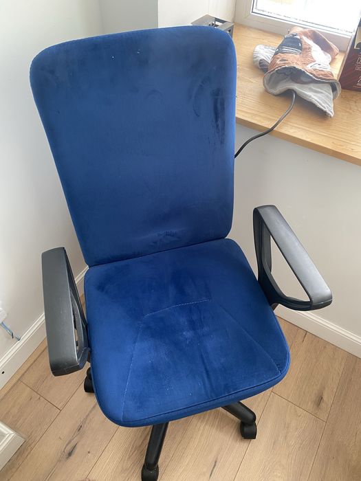 Кресло офисное и стулья