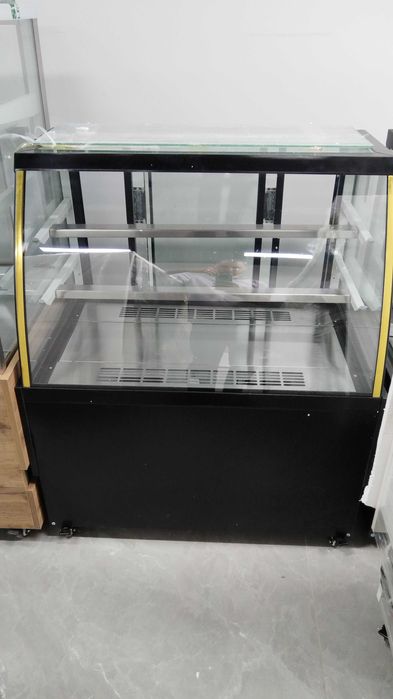 Кондитерская витрина