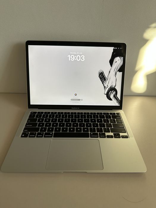 Продам MacBook Air 2020 (Макбук)