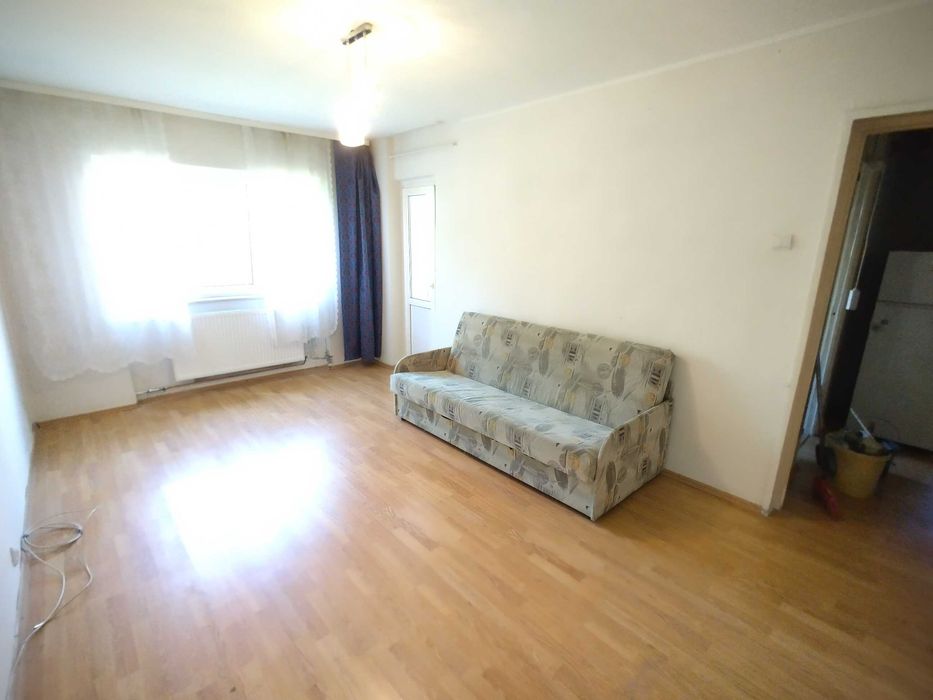 Inchiriez ap. 2 camere decomandat, nemobilat in Rogerius