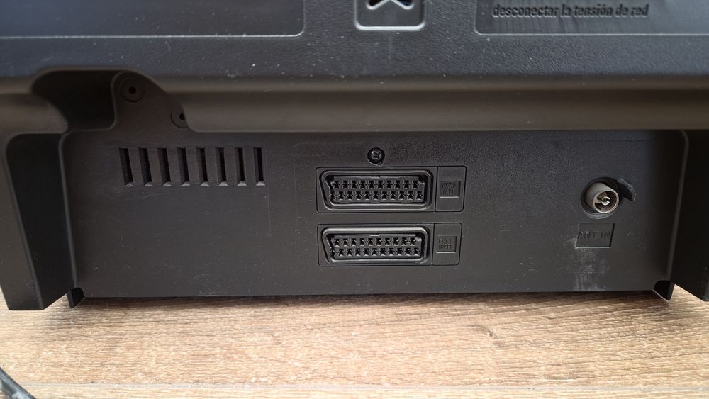 2 TV Samsung Model CW-21Z573N