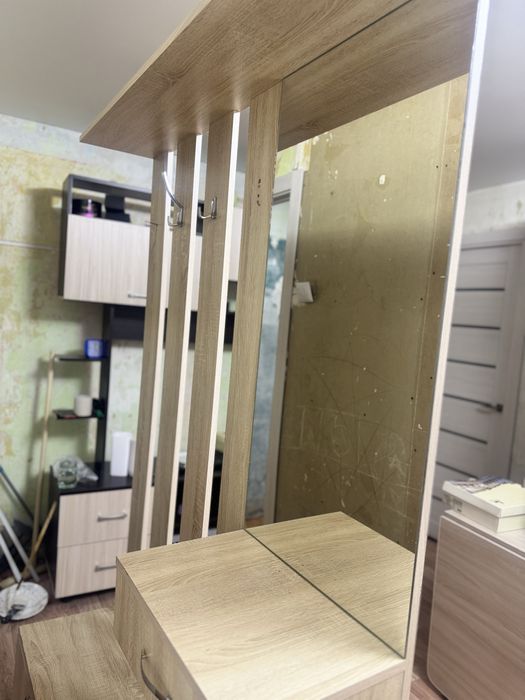 Продам прихожку с зеркалом