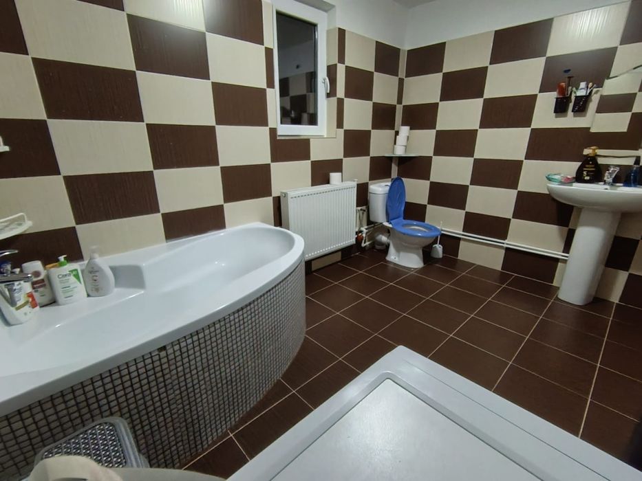 Vând casă masardată la țară