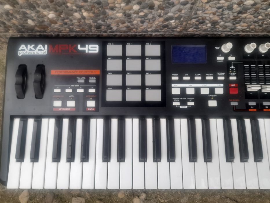 Akai MPK49 controller midi
