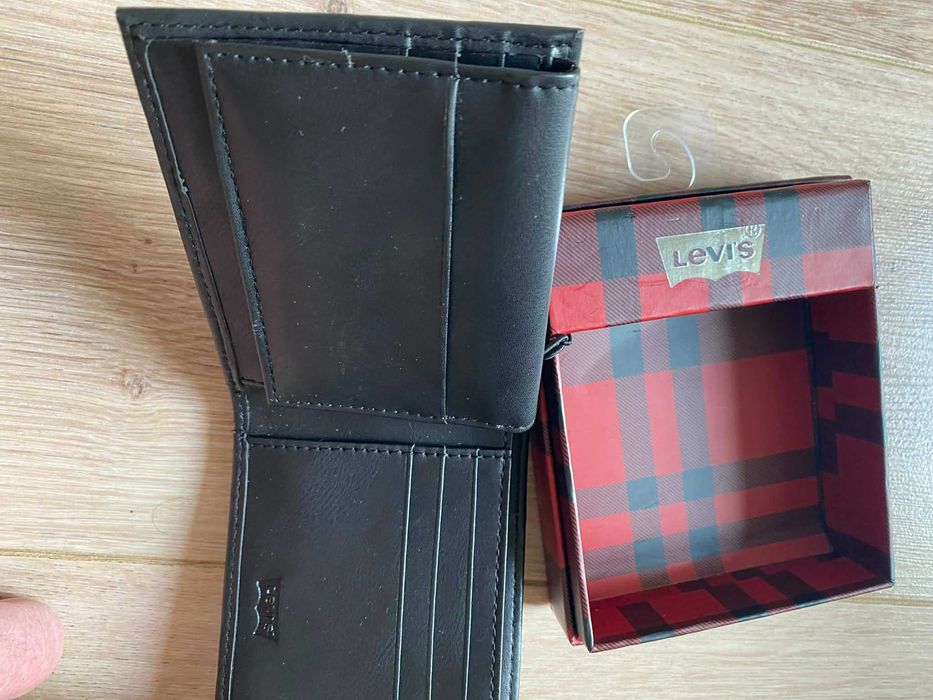 Mъжки кожен портфейл Levi's