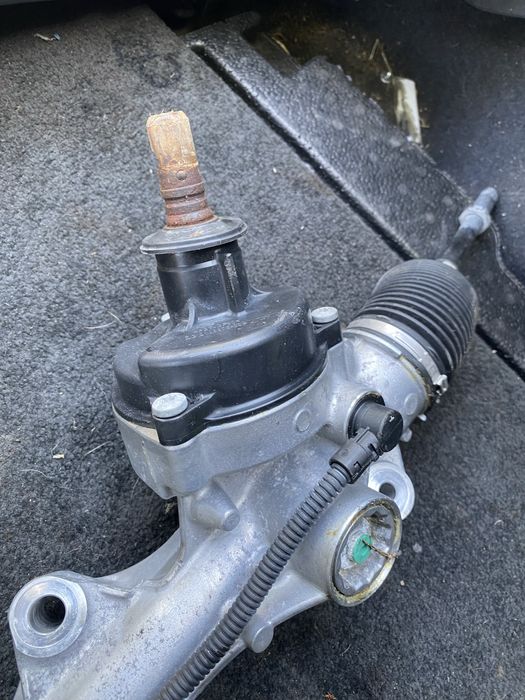 Кормилна рейка Tesla Model Y