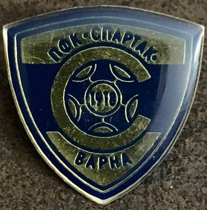 Стари футболни значки на български отбори