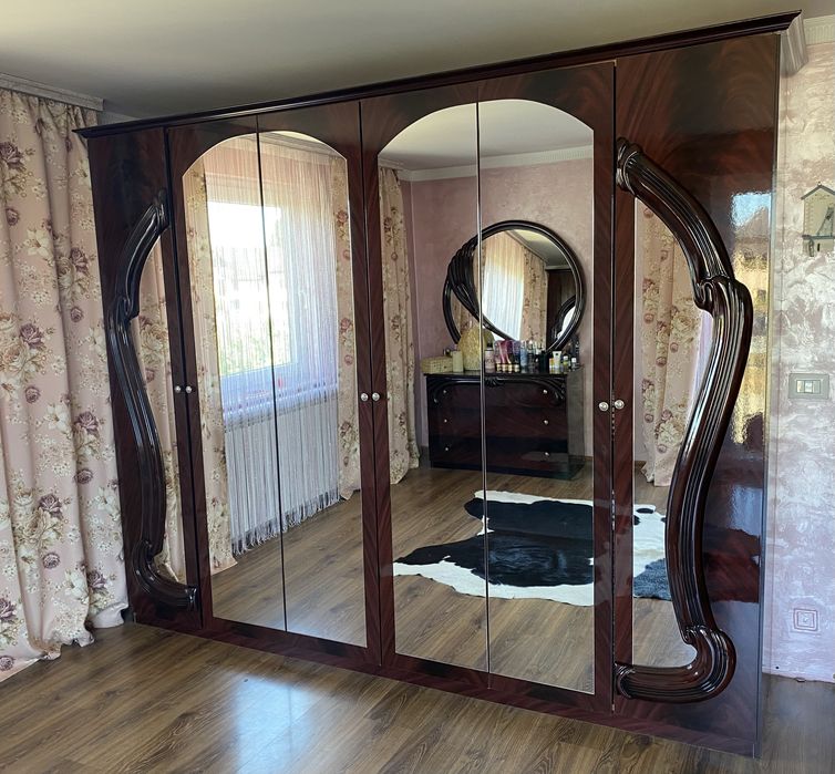 Mobila completa - pat + noptiere, dulap, comoda + oglinda