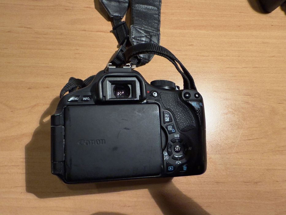 Canon 600D + китов обектив