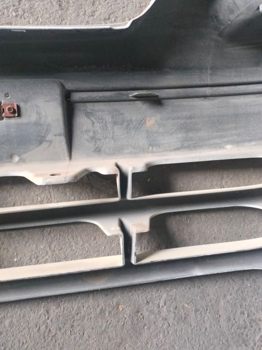 Тойота камри 20,  передный бампер оргиналь