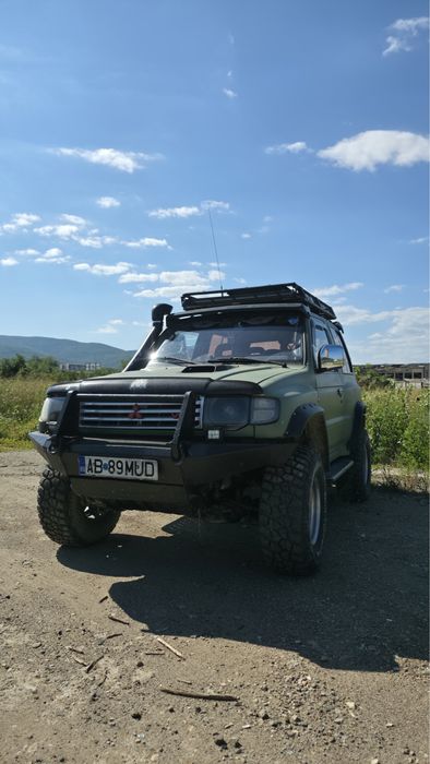 Vand sau schimb Mitsubishi pajero top masina