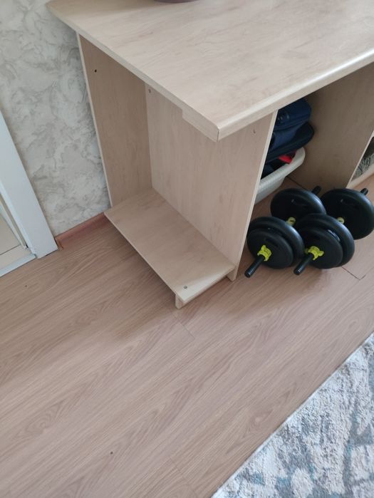 Продам стол за 5000 тенге