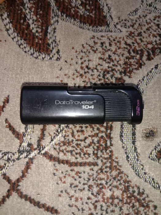 USB флешка 32 гига с виндой