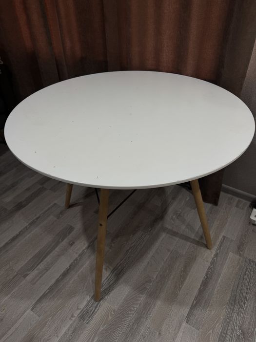 Продам круглый стол IKEA