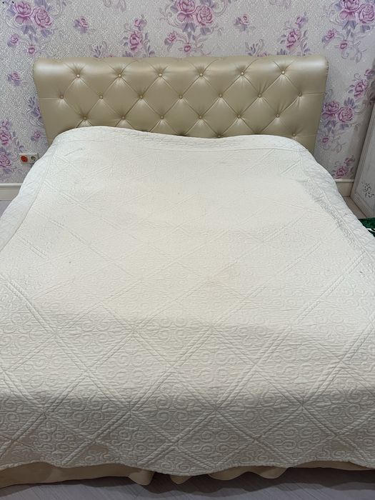 Продам двуспальную кровать