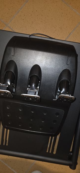 Волан за игри logitech g 923 със педали и стойка