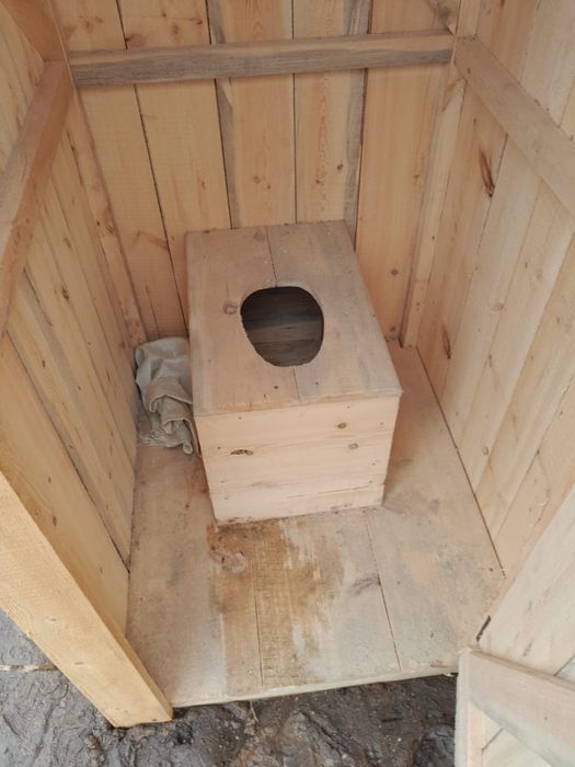 Уличный туалет теремок