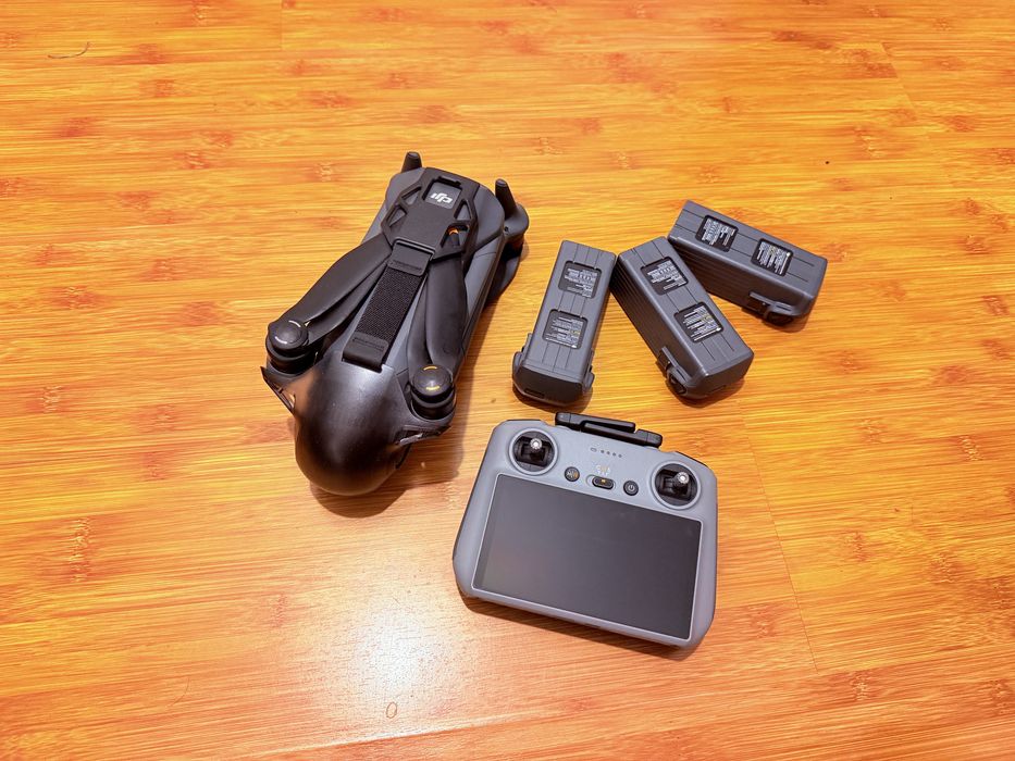 Drona DJI Mavic 4 Pro , 3 baterii, impecabila